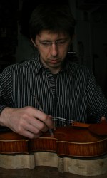 Andreas Hudelmayer adjusting a violin